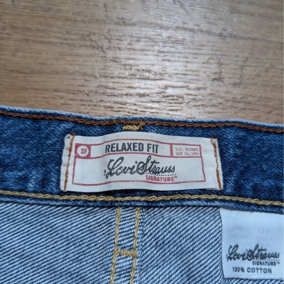 Levi Strauss Signature Relaxed Fit Jeans Womens SZ 17? (36x26) Medium Wash - Picture 3 of 12